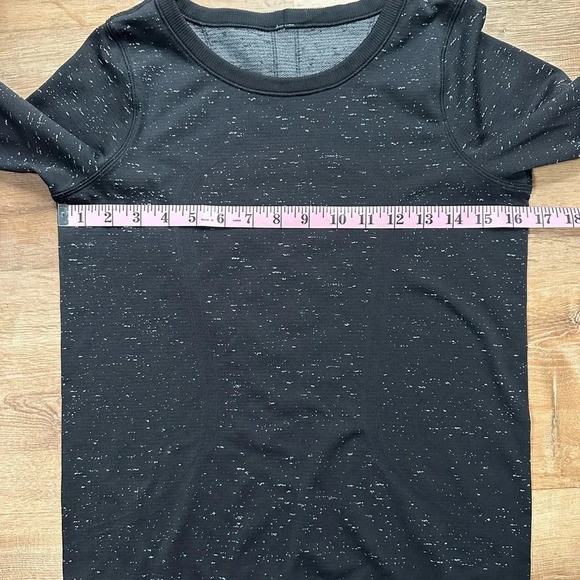 Lululemon Swiftly Tech Long Sleeve  (Breeze) Size 6 Black / White - Picture 10 of 10